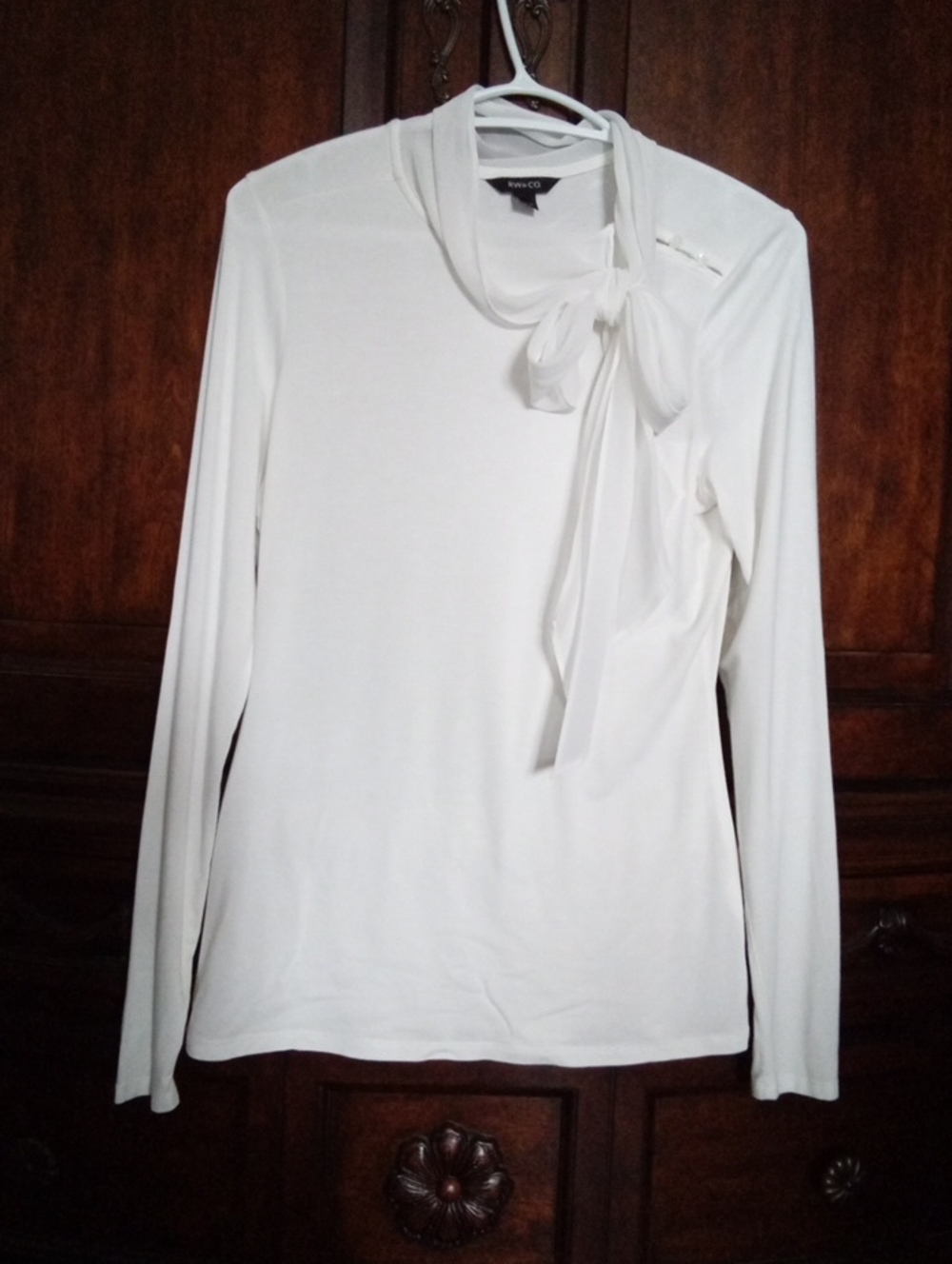 RW&CO Women's Ivory Soft Long-Sleeve Top with Sheer Neck Tie Small
